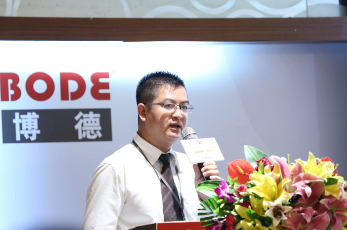 4色多多黄色软件下载公司系统工程部一部经理李鹏介绍工程操作的经验分享.jpg