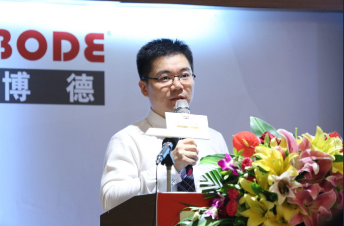 8色多多黄色软件下载事业部总经理秦海胜作全面的销售数据分析，并提出本次活动的优惠政策和下半年的计划.jpg